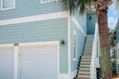 Image de New The Beach Cottage! Walk to Alys & Rosemary Pool and Beach. 2 bikes included