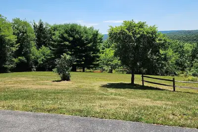 Image de Lovely and Relaxing Ridgetop 3-bedroom 2. 5 bath house, 7 min from Raystown Lake