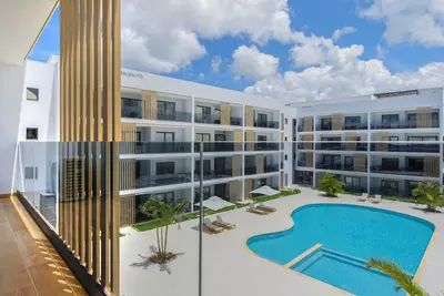 Image de Beauty condo pool views with gym close to the beach