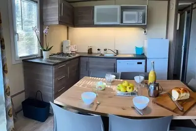 Image de Chalet RÊVE + (5 pers) 2 Chambres- Clim - Lave vaisselle - 2 Transats Chilienne- Terrasse c 5 personnes