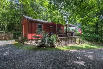 Image de Country Cottage Getaway | Private, Pet Friendly & 15 min. to Downtown Avl!