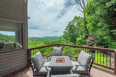 Image de Endless View | Pet-Friendly, Game Room, Fire Pit & Mountain View!