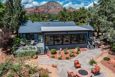 Image de Experience luxury at Sedona Soul House, a spacious 3-bedroom retreat in West Sedona.