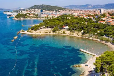 Image de Modern apt with balcony, 12 min walk to the beach