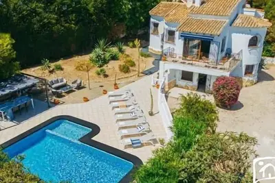 Villa - Sleeps 8 - Pool - Pets Ok - Parking