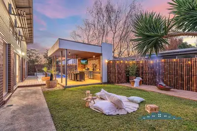 Image de Luxe Haven Summary:<br>W