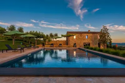 Image de Villa à Madonna Della Sanità avec 4 chambres à coucher, 8 couchages