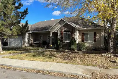 Image de Home in Payson with amazing views of the valley and the mountainside.