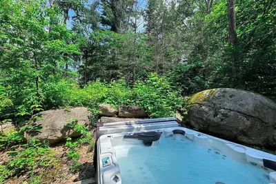 Image de The Moat House | North Conway Getaway w\/ Hot Tub