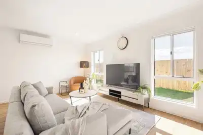 Image de Modern Family Retreat in Premier GreenbankLocation