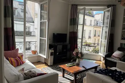 Image de Appartement  lumineux meublé  Paris Centre