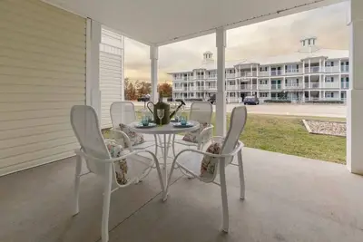 Image de Cozy 2-bedroom apartment with Ac, fitness room and WiFi in welcoming Flint