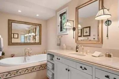 Image de 6/6 Newly Remodeled  Home, Patio, Hot Tub, In Town