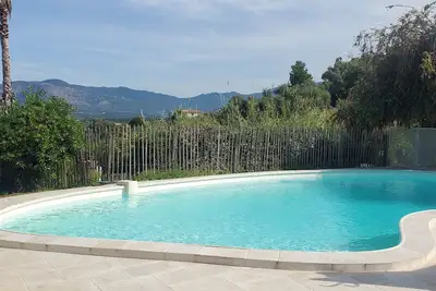 Image de Maison avec 13 couchages et grande piscine, à 10 min de la plage