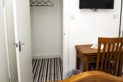 Maze Serviced Apartment is located in Ayr. Hosting a bar and snack bar