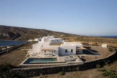 Image de Experience your personal leap into time on Therasia island