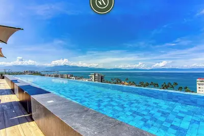Image de Centric 2br Condo- Balcony - Rooftop Pool