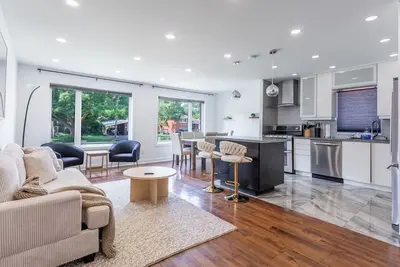 Image de Luxurious. Bbq. Pool & Splash Park. 1hr to Niagara & To. 20 mins Lion Safari.