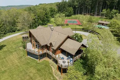 Image de Doodletown Lodge & Cabin: Pool—Pickleball—Tennis++