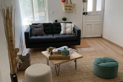 Image de Maison de pêcheur avec extérieur et à côté de toutes les commodités!