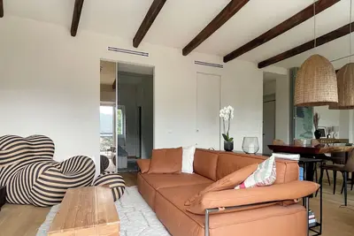 Image de Boutique designer apartment with lake view and large terrace