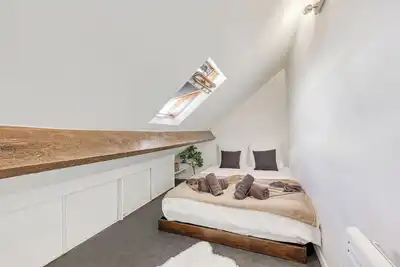 Image de 1-bedroom duplex apartment in Vincennes with WiFi Near Train and Metro 1 station