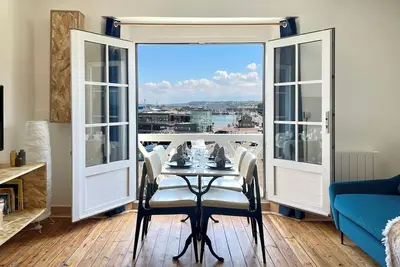 Image de \"Le Panorama du Quai Henri Iv\"\nVue Port - Centre ville