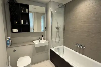 Image de Large Modern 2 bed 2 2 bath Apartment With Great Transport Links