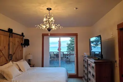 Image de Premium 2-bedroom Top Floor condo with Big view of Birch Bay, on the waterfront.