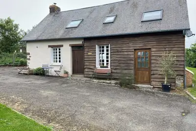 Image de Charming 2-bedroom cottage in beautiful rural Reffuveille, Normandy with WiFi\n