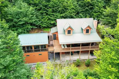 Image de Np623- Close to towns/skiing! Pets ok, Hot tub!