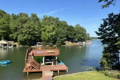 Image de 3 kayaks, dock with sundeck, wifi, community pool