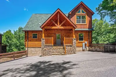 Image de Luxry Mountain Escape. Close 2 PForge, HotTub, Pool, Free PuttPutt, Theater, Bbq