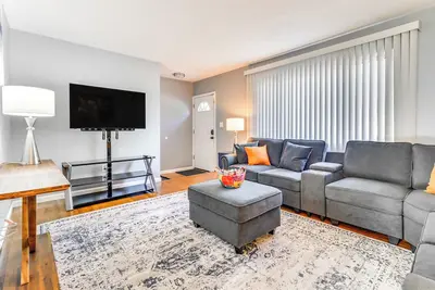 Image de 6 Mi to The Henry Ford: Spacious Inkster Home