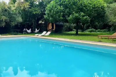 Image de Ancienne bâtisse avec sauna, bain nordique et piscine, au coeur du vignoble