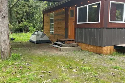 The Gem a cozy, Tiny home in Glacier.