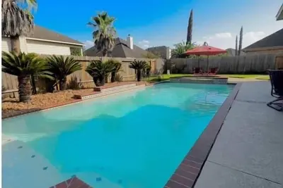 Image de Exciting Family-Friendly Home With Pool Near Iah & Downtown Houston!