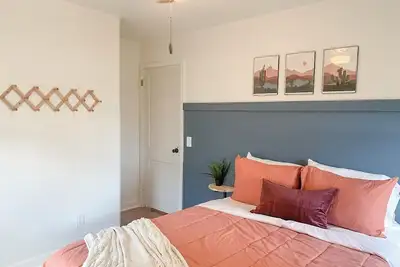 Image de The Lincoln Cottage ~ 4 bedrooms in Central Location