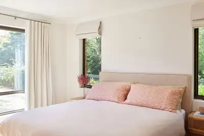 Image de Discover Royal National Park in this  Stylish 1br