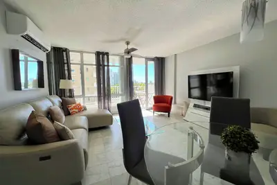 Image de Ocean View Apartment with Direct Access to the Beach at the Heart of Isla Verde