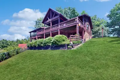 Image de Secluded retreat with nearby waterfalls and hiking trails