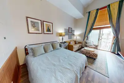 Image de Beautiful top floor studio at Allegheny Springs! by RedAwning