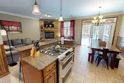 Image de Black Bear 5br has room for the whole crew! by RedAwning