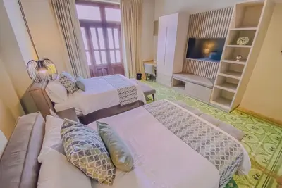 Image de Beautiful double suite in an old house with contemporary restoration.