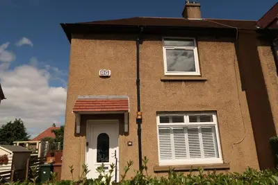 Cozy 2-bedroom house in quaint Edinburgh with WiFi