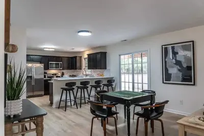 Image de Seclusion meets Sophistication: West End Farmhouse