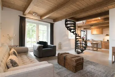 Image de 1. Stylish Fully Equipped Family Home with Big Garden