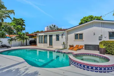 Image de Large heated pool home with backyard oasis, dog friendly, Ac and Wifi