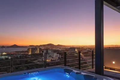 Image de Best view rooftop w/ heated Jacuzzi\n