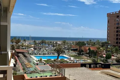Image de Newly refurbished front line beach apartment in Fuengirola